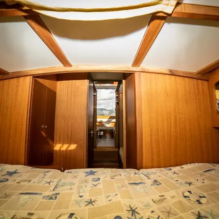 Bed & Boat Båthotell Ossuccio
