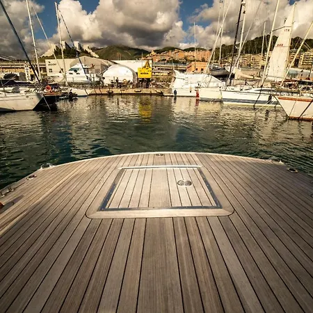 Bed & Boat ספינת מלון
